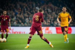 Knight电竞盛宴：国产中单阿卡丽四杀，谱写电竞新篇章